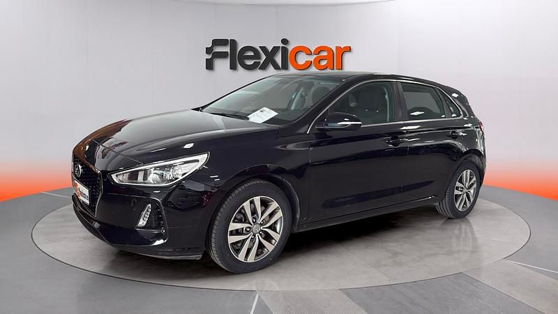 Usado Hyundai i30 GO! 110 CV (80 kW) 2017 Negro Berlina