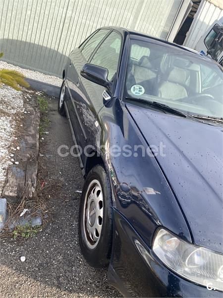 Usado Audi A3 Attraction 125 CV (91 kW) 2000 Azul Utilitario