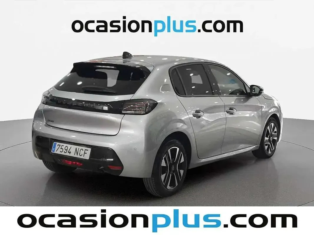 Usado Peugeot 208 Allure 102 CV (75 kW) 2025 Gris Utilitario