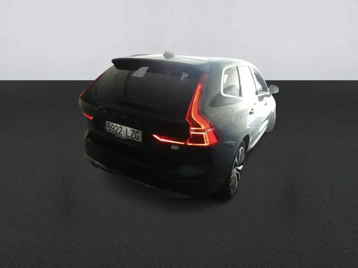 Usado Volvo XC60 Plus 350 CV (257 kW) 2022 Azul SUV