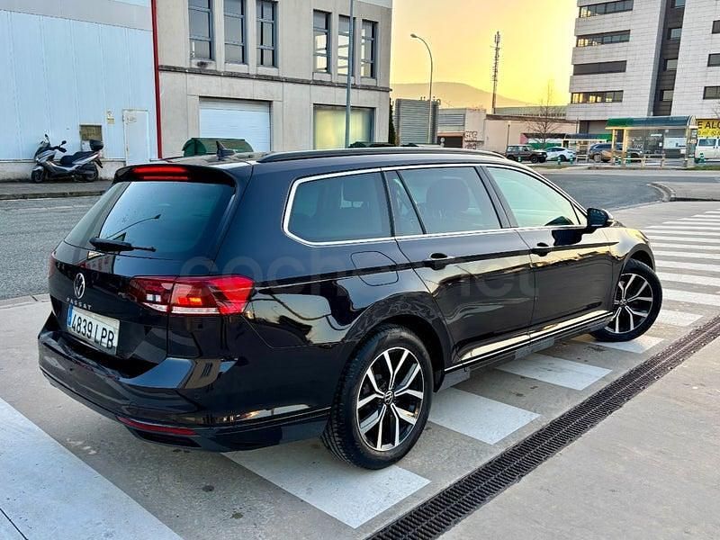 Usado VW Passat 122 CV (89 kW) 2021 Negro Familiar