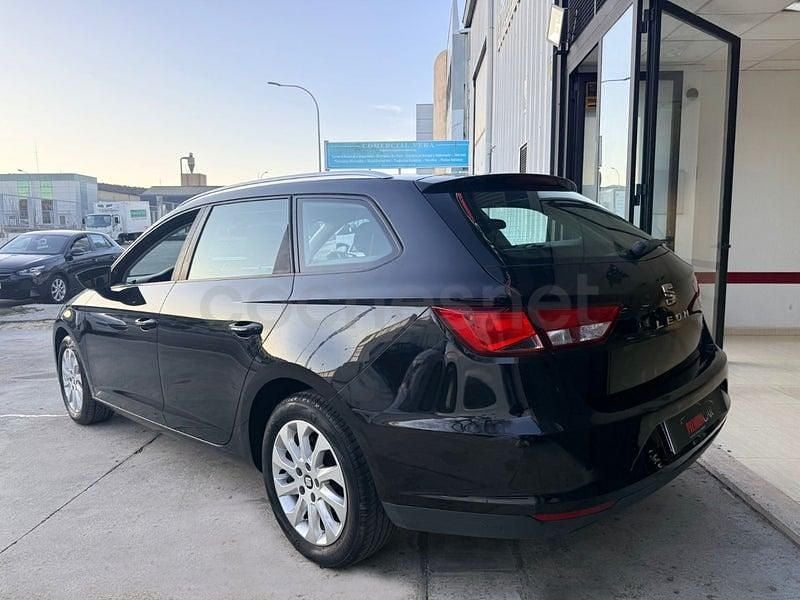 Usado Seat Leon Style 110 CV (80 kW) 2016 Negro Familiar