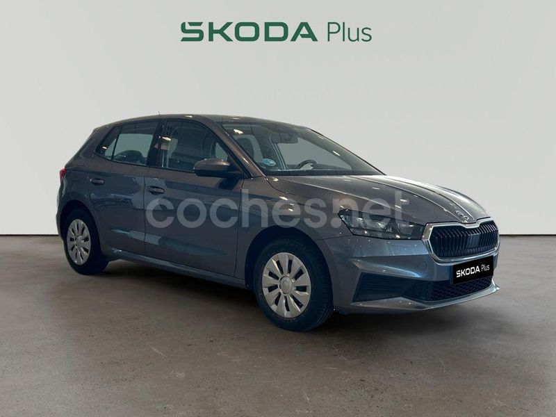 Gris / plata Usado 2022 Skoda Fabia Active Berlina | 14.900 € (Precio justo) - Imagen 1/4