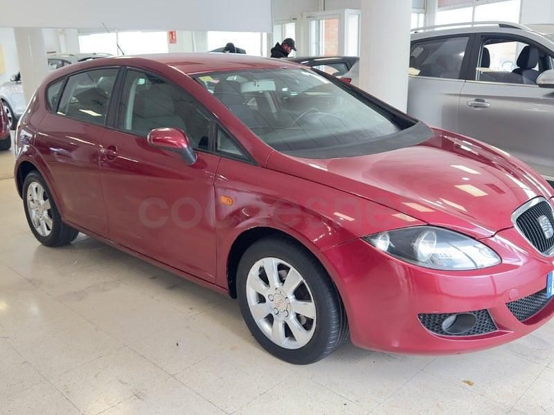 Usado Seat Leon Sport 105 CV (77 kW) 2007 Granate Utilitario