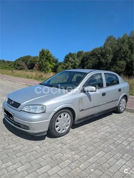 Usado Opel Astra Comfort 82 CV (60 kW) 1999 Gris / plata Berlina