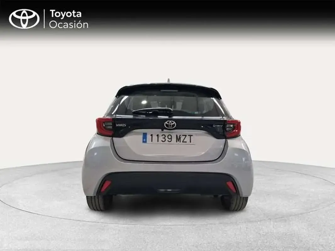 Usado Toyota Yaris Active 116 CV (85 kW) 2025 Plateado Utilitario