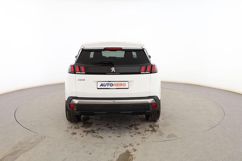 Usado Peugeot 3008 Allure 120 CV (88 kW) 2016 Blanco SUV