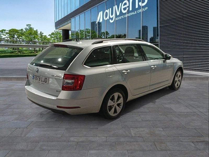 Usado Skoda Octavia Ambition 131 CV (96 kW) 2020 Gris Familiar