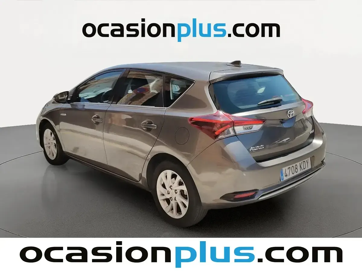 Usado Toyota Auris Hybrid Active 136 CV (100 kW) 2017 Gris Berlina