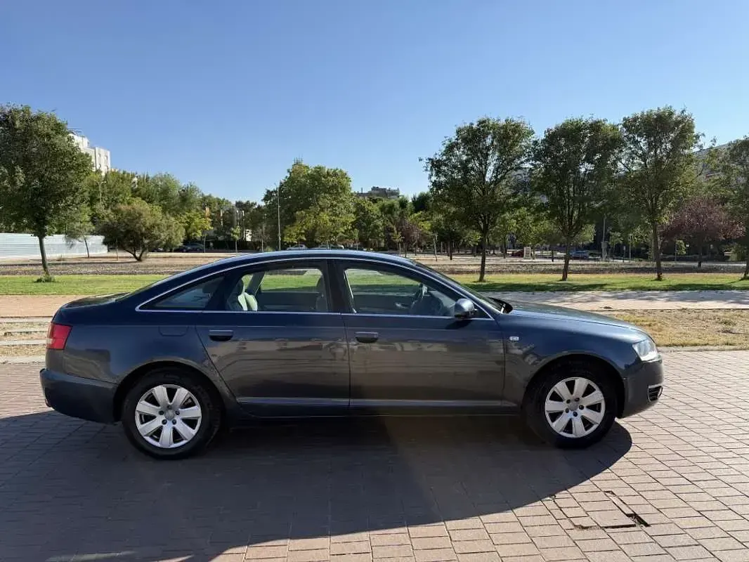 Usado Audi A6 177 CV (130 kW) 2005 Gris Berlina