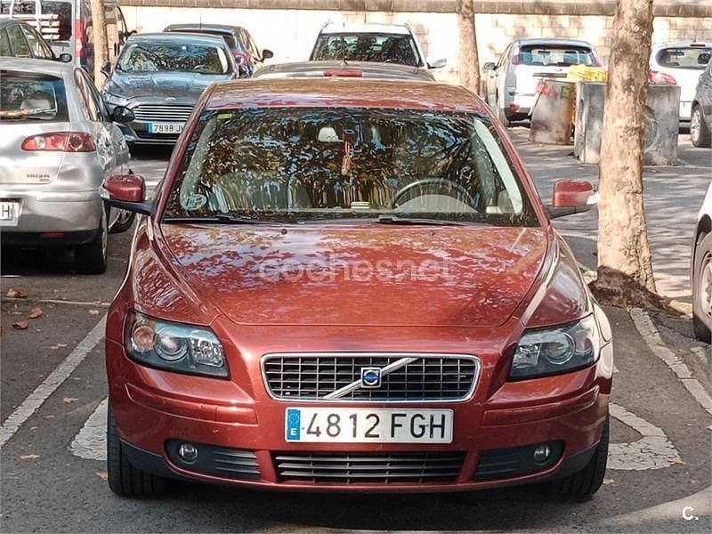 Granate Usado 2006 Volvo S40 Momentum Berlina | 4500 € (Precio justo) - Imagen 1/4