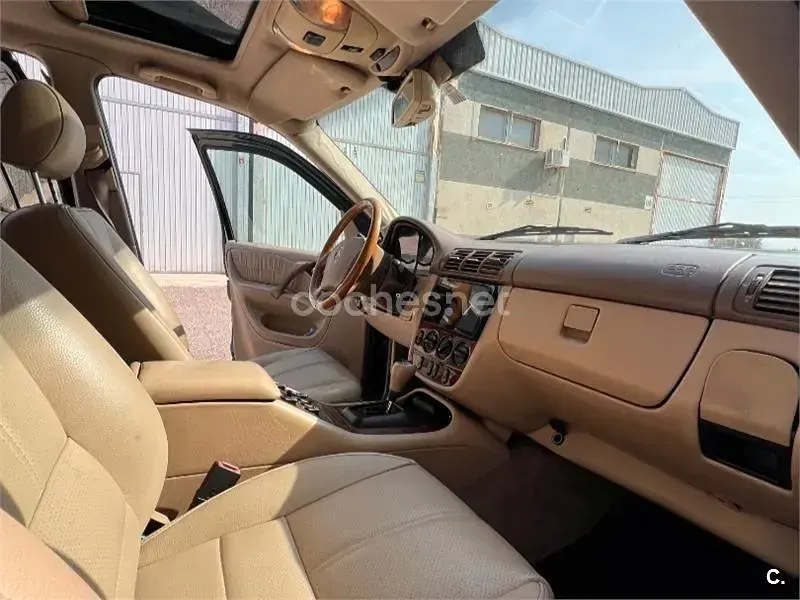 Usado Mercedes ML270 163 CV (119 kW) 2000 Verde SUV