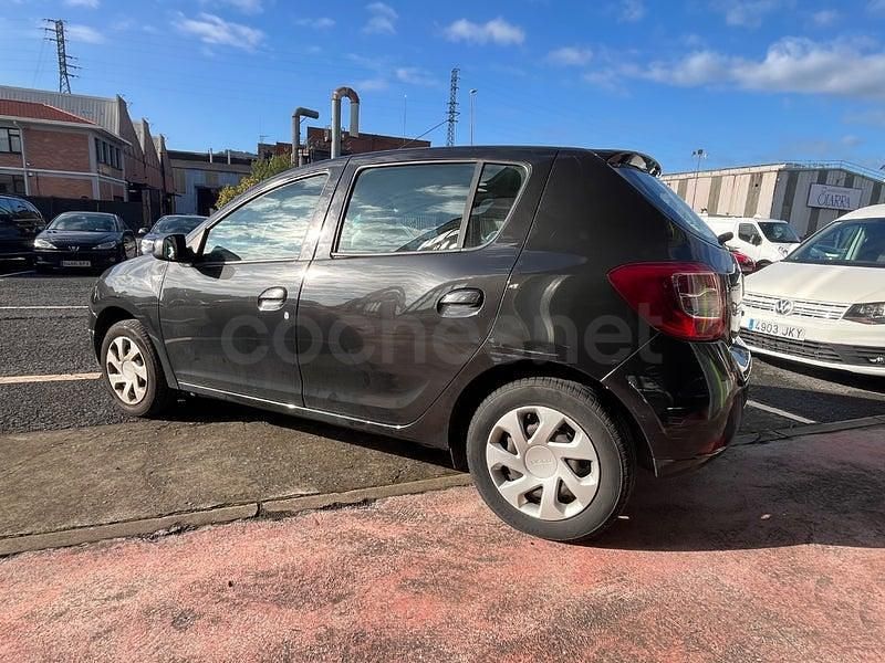 Usado Dacia Sandero Lauréate 75 CV (55 kW) 2014 Negro Berlina