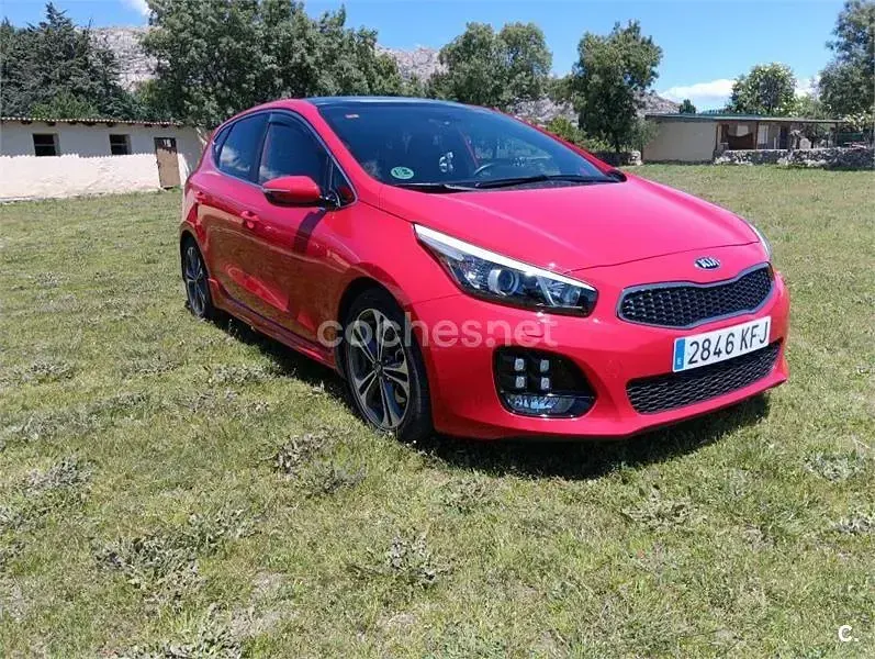 Usado Kia Ceed GT GT-Line 136 CV (100 kW) 2017 Rojo Berlina