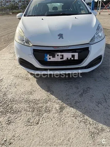 Usado Peugeot 208 Allure 120 CV (88 kW) 2015 Blanco Utilitario