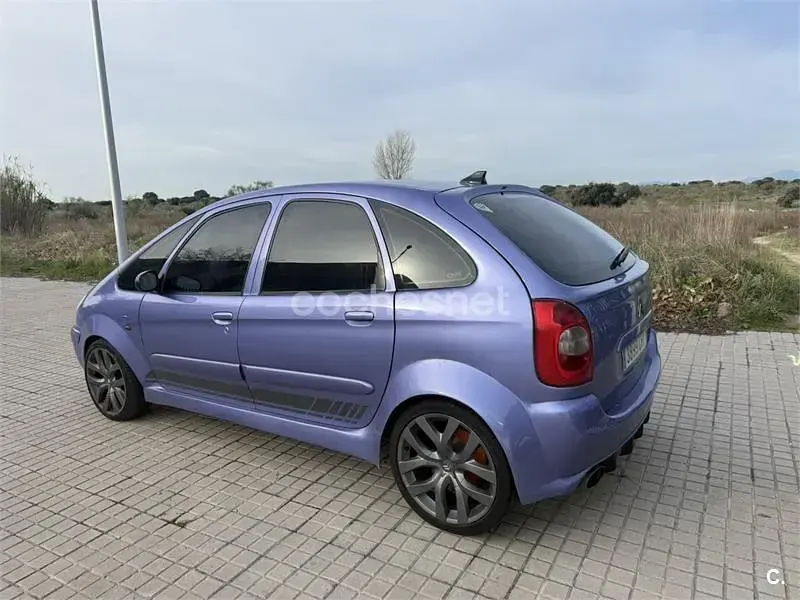 Usado Citroën Xsara Picasso Exclusive 95 CV (69 kW) 2004 Azul Monovolumen