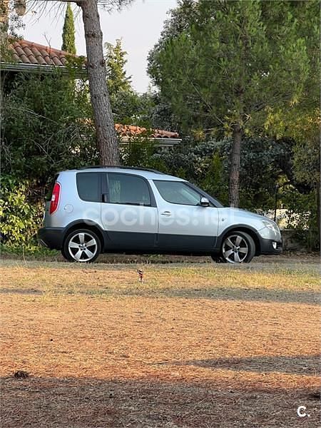 Usado Skoda Roomster Sport 105 CV (77 kW) 2008 Gris / plata Monovolumen