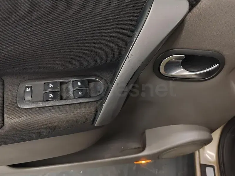 Usado Renault Grand Scénic II Dynamique 110 CV (80 kW) 2007 Beige Monovolumen