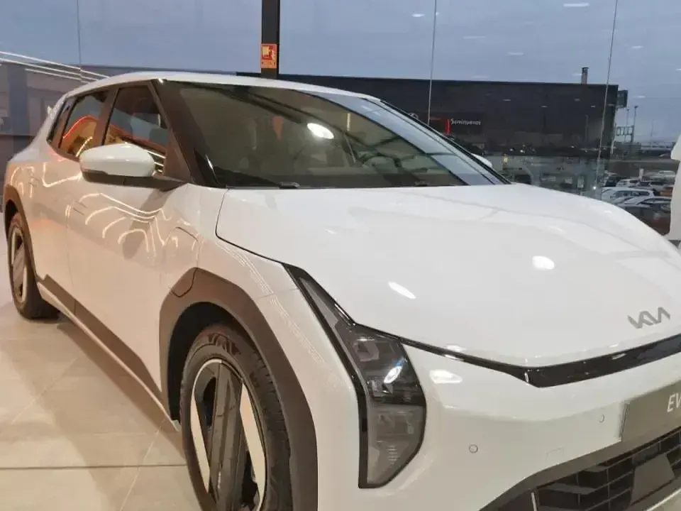 Nuevo Kia EV4 Air 150 kW (204 CV) 2026 Blanco Berlina