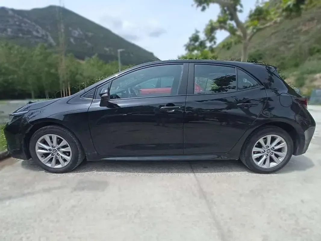 Usado Toyota Corolla Active 140 CV (102 kW) 2023 Negro SUV
