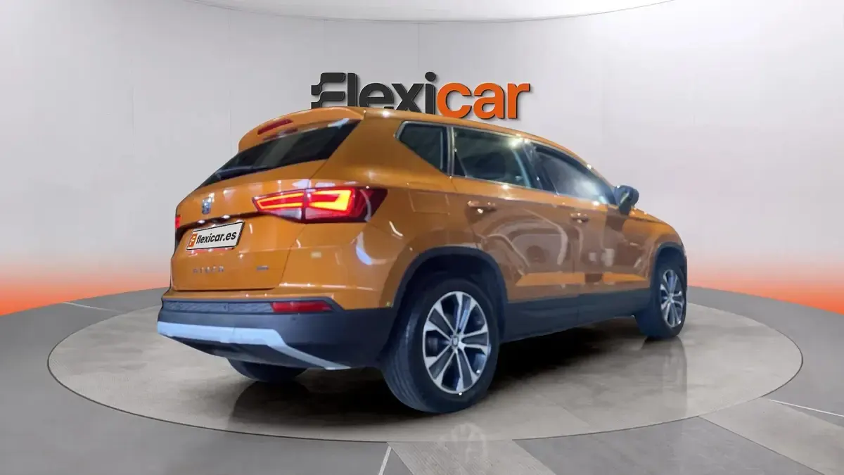 Usado Seat Ateca 4Drive 150 CV (110 kW) 2018 Naranja SUV