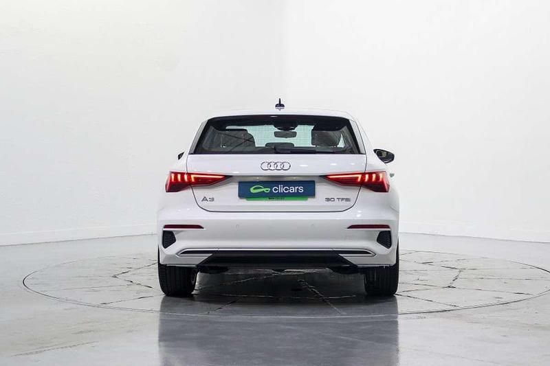 Usado Audi A3 Sportback Advanced 110 CV (80 kW) 2021 Blanco Utilitario