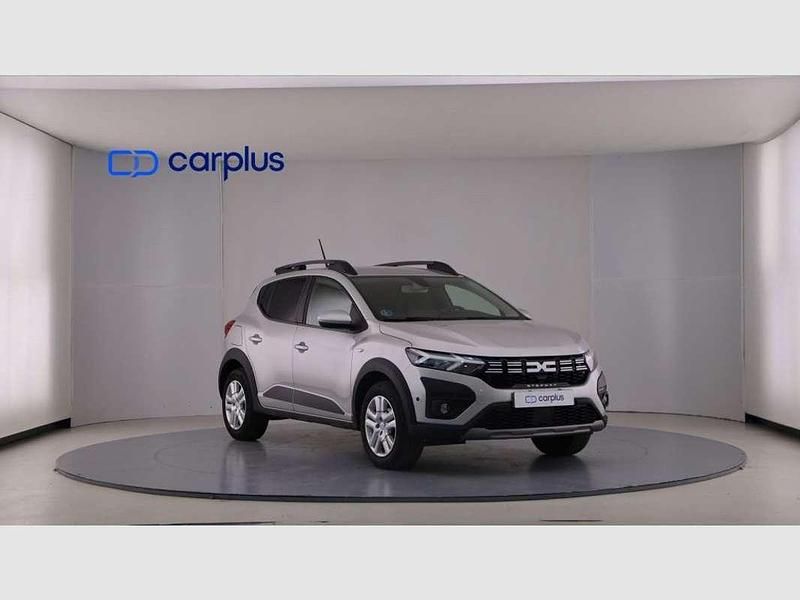 Usado Dacia Sandero Expression 91 CV (66 kW) 2023 Gris Utilitario