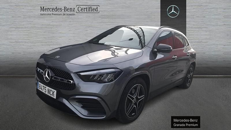 Usado Mercedes GLA200 AMG line 150 CV (110 kW) 2025 Gris montaña SUV