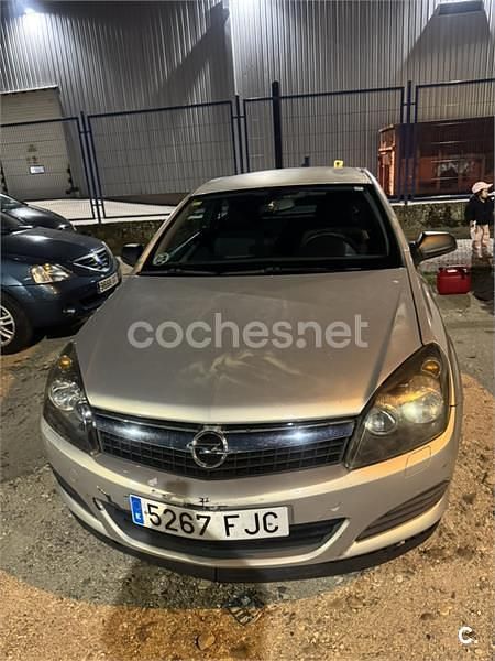 Usado Opel Astra GTC Enjoy 100 CV (73 kW) 2006 Gris / plata Berlina