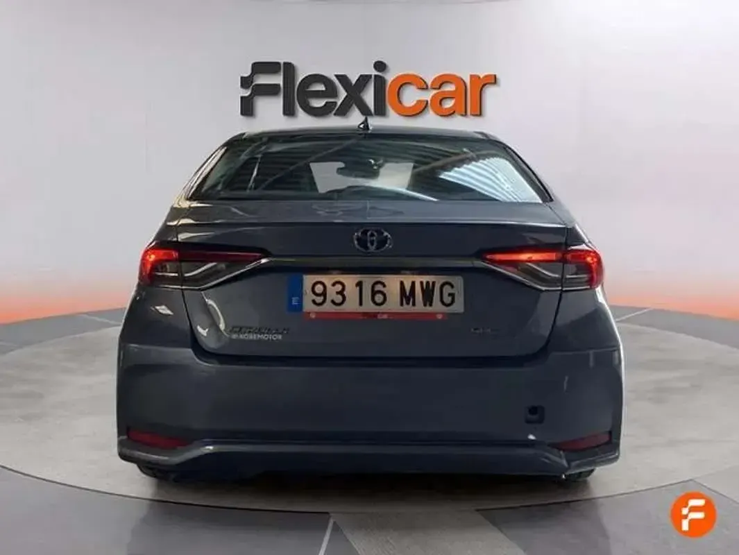 Käytetty Toyota Corolla Active 140 HP (102 kW) 2024 Harmaa Viistoperä