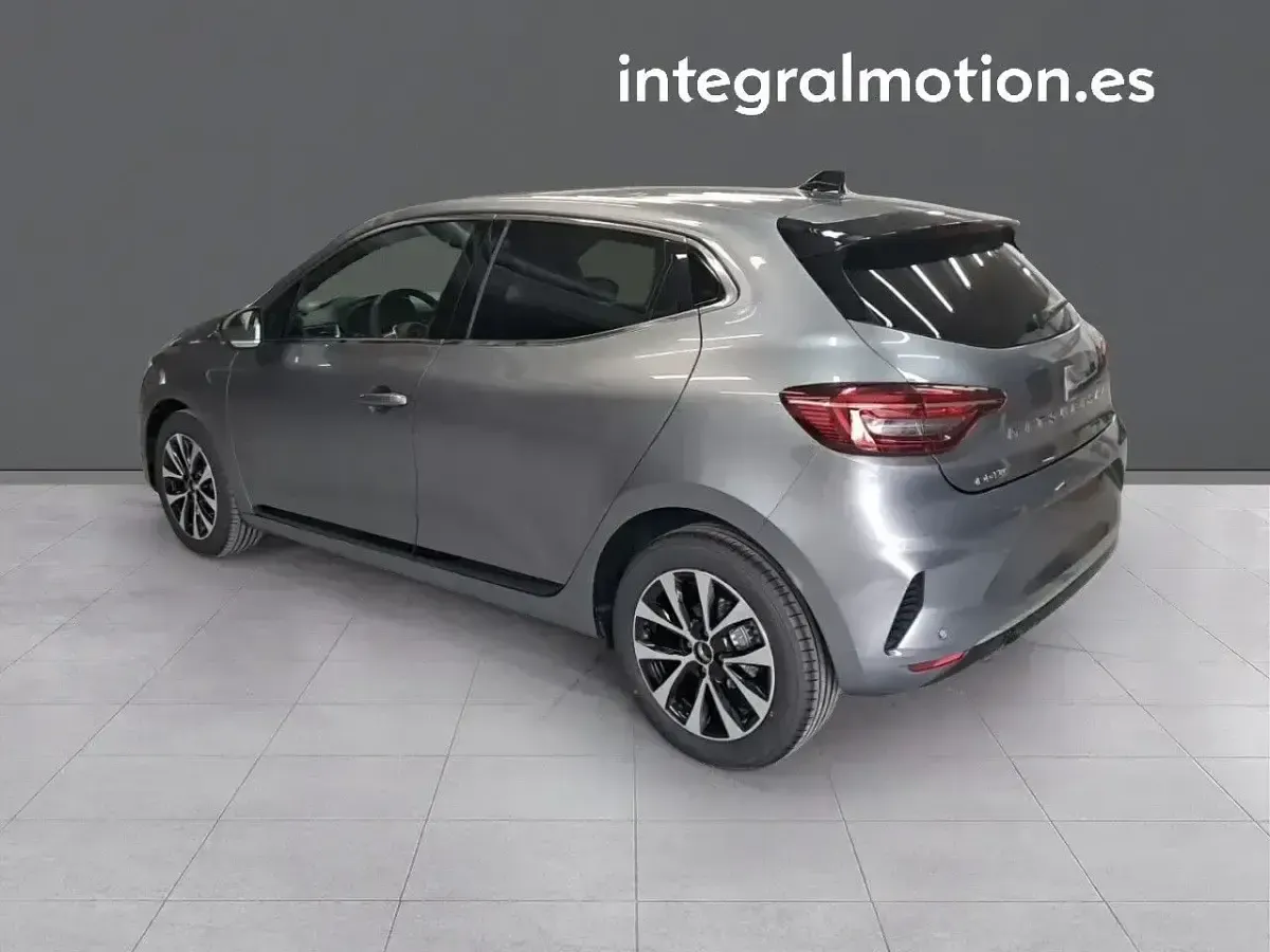 Usado Mitsubishi Colt 91 CV (66 kW) 2025 Gris Utilitario