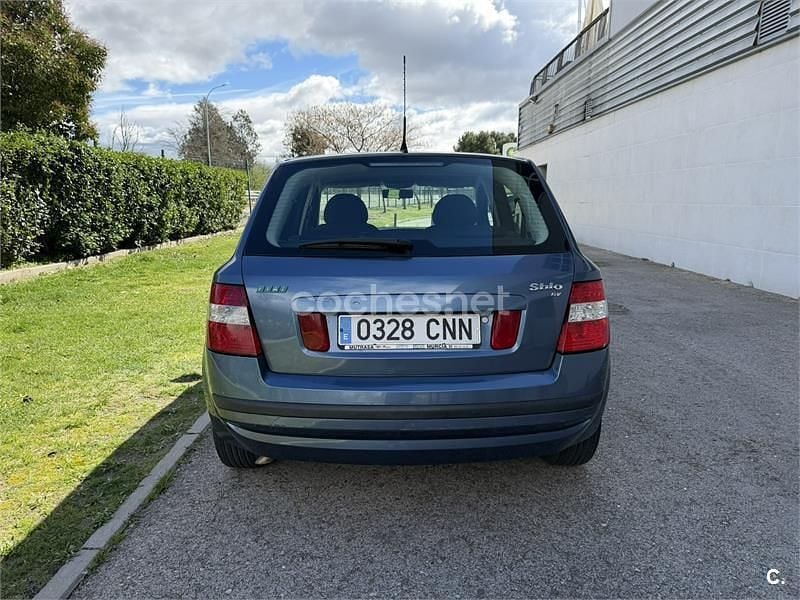 Usado Fiat Stilo 103 CV (75 kW) 2003 Azul Berlina
