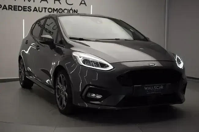 Usado Ford Fiesta Trend 95 CV (69 kW) 2020 Gris / plata Utilitario