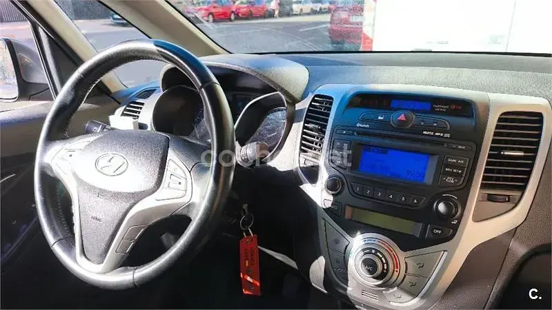 Usado Hyundai ix20 115 CV (84 kW) 2013 Gris / plata Utilitario