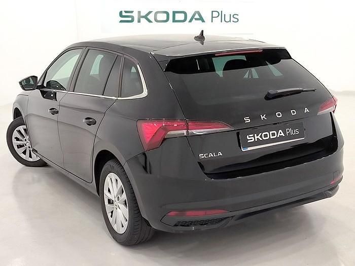 Negro Usado 2024 Skoda Scala Selection Utilitario | 19.550 € (Precio justo) - Imagen 1/4