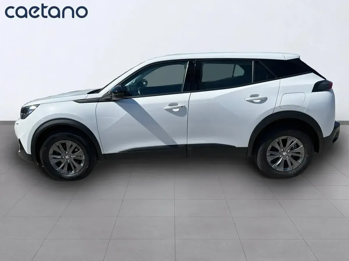 Usado Peugeot 2008 Active 110 CV (80 kW) 2022 Blanco SUV