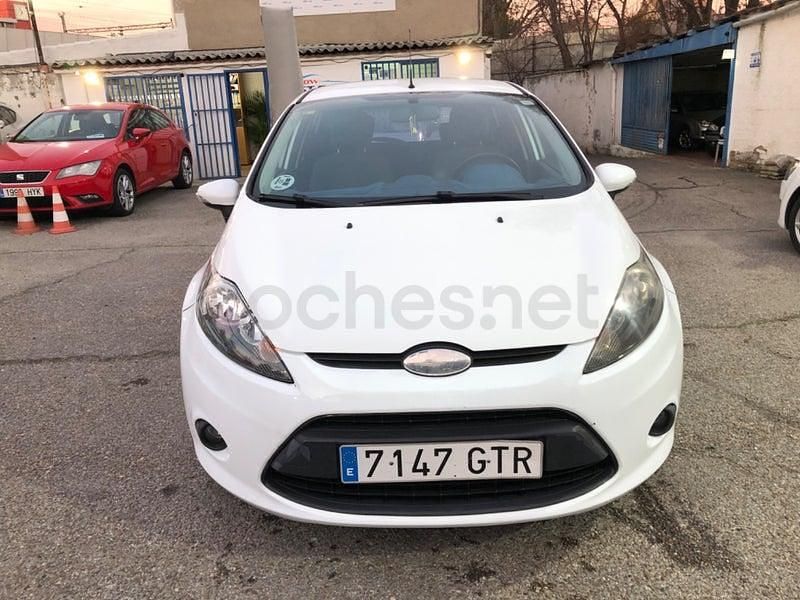 Usado Ford Fiesta Trend 90 CV (66 kW) 2010 Blanco Utilitario