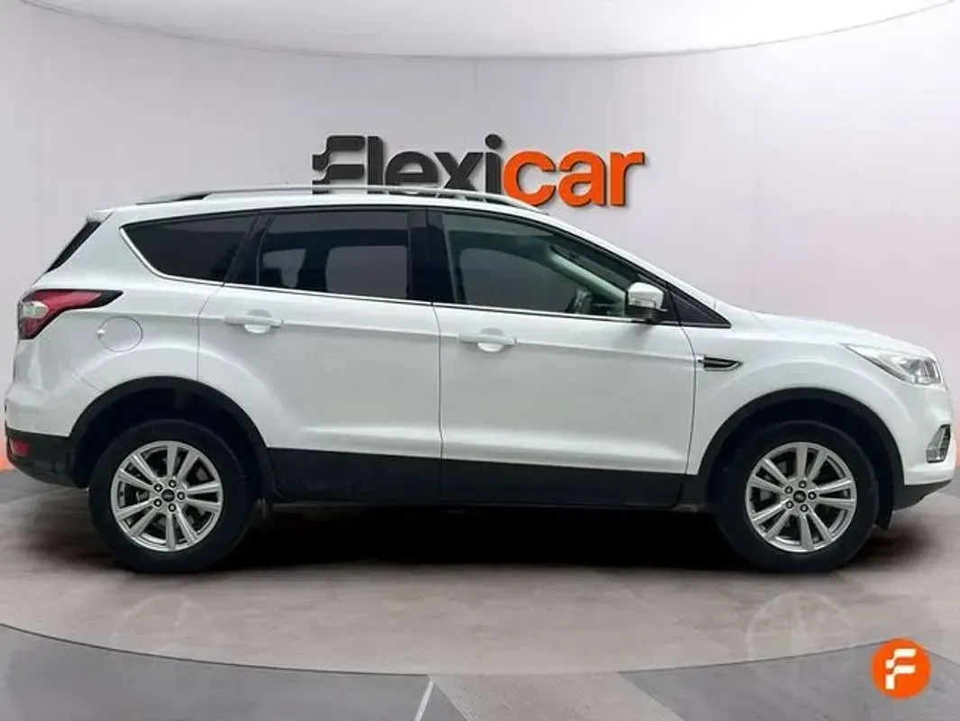 Usado Ford Kuga Trend 120 CV (88 kW) 2019 Blanco SUV