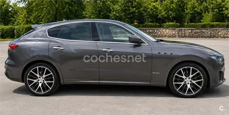 Usado Maserati Levante 275 CV (202 kW) 2019 Gris / plata SUV