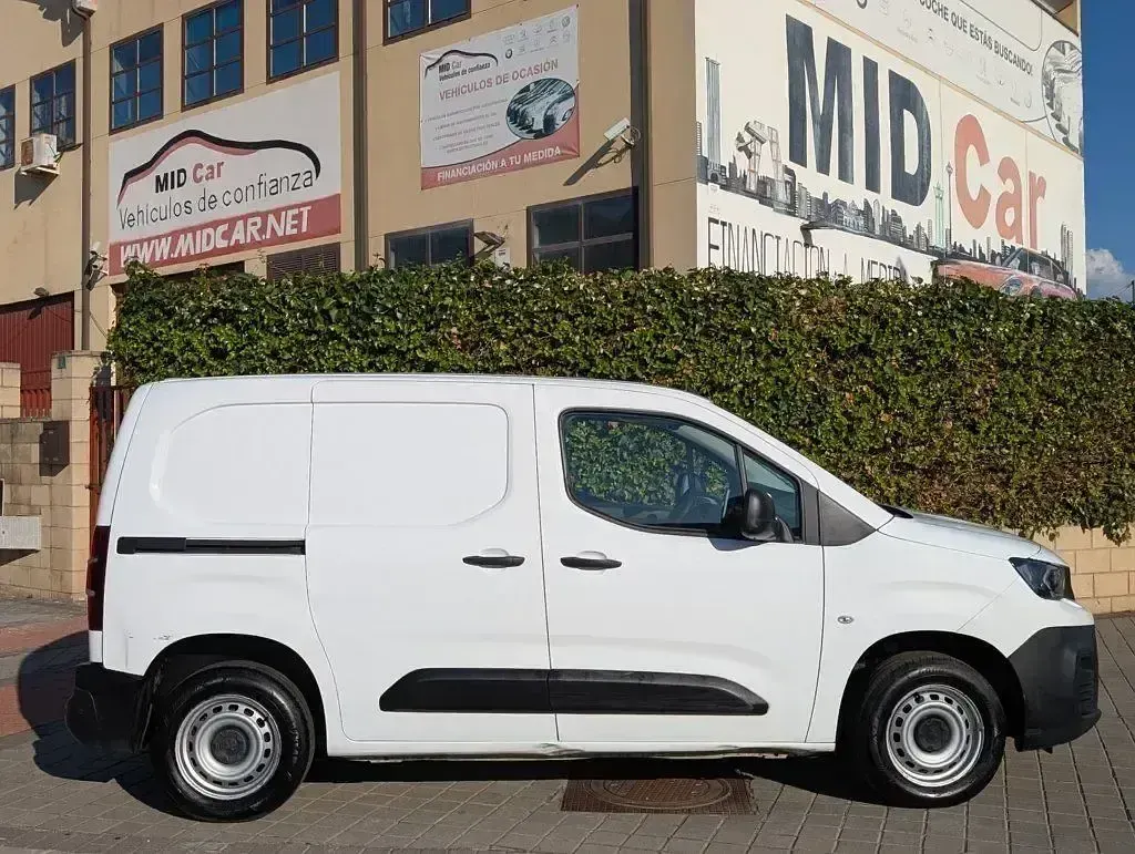 Usado Peugeot Partner Premium 100 CV (73 kW) 2021 Blanco Monovolumen