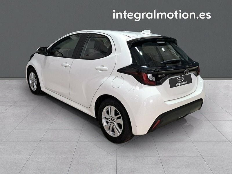 Usado Toyota Yaris Edition 125 CV (91 kW) 2024 Blanco Berlina