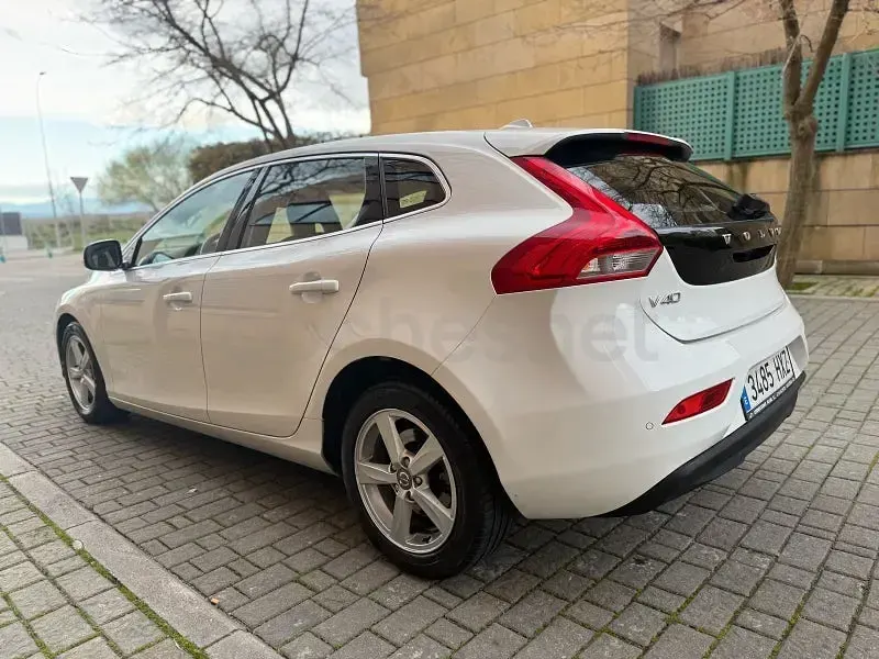 Usado Volvo V40 Momentum 115 CV (84 kW) 2014 Blanco Berlina