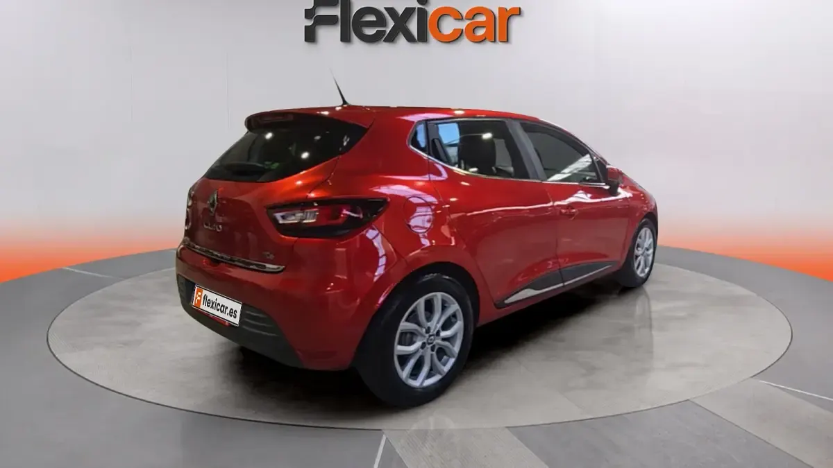 Usado Renault Clio Zen 90 CV (66 kW) 2017 Rojo Utilitario