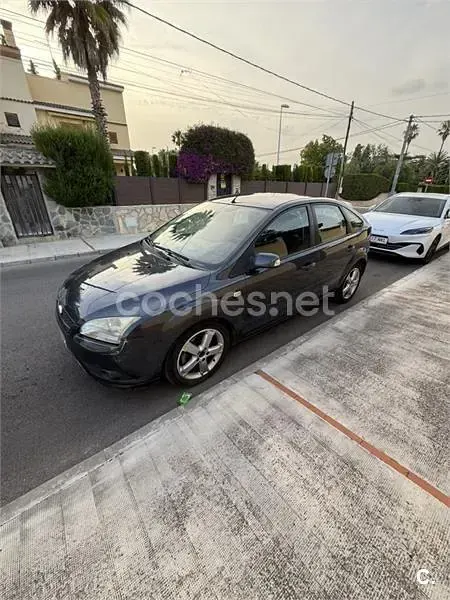 Usado Ford Focus Ghia 115 CV (84 kW) 2007 Negro Berlina