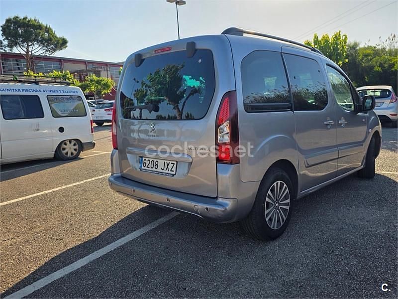 Usado Peugeot Partner Tepee Active 100 CV (73 kW) 2016 Gris / plata Monovolumen