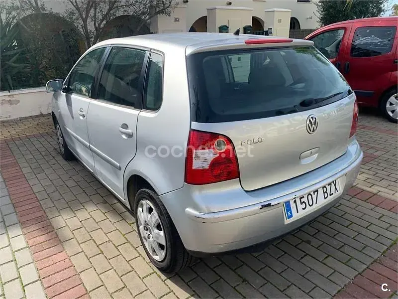 Usado VW Polo Trendline 75 CV (55 kW) 2002 Gris / plata Berlina