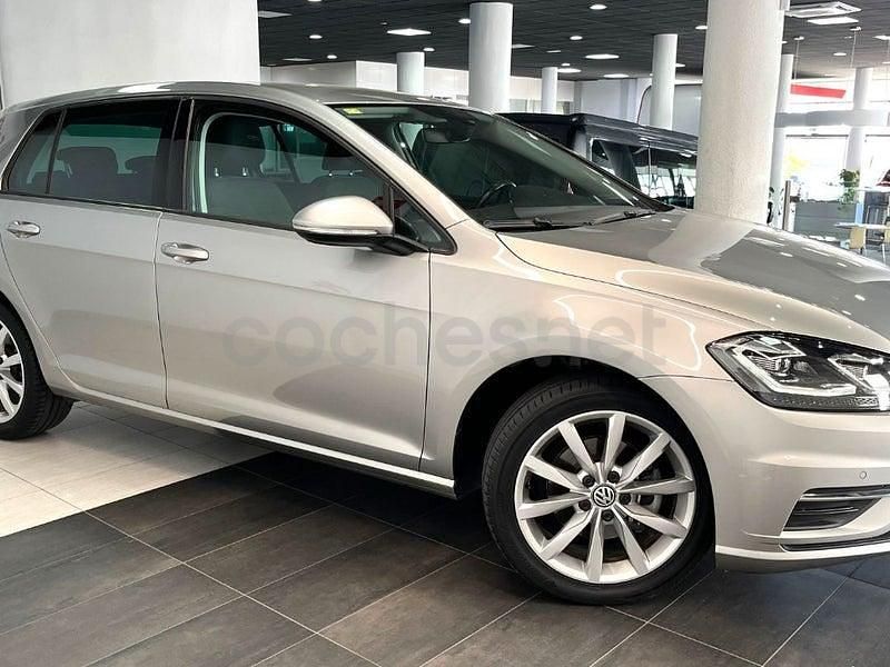Usado VW Golf VIII 110 CV (80 kW) 2020 Gris / plata Berlina