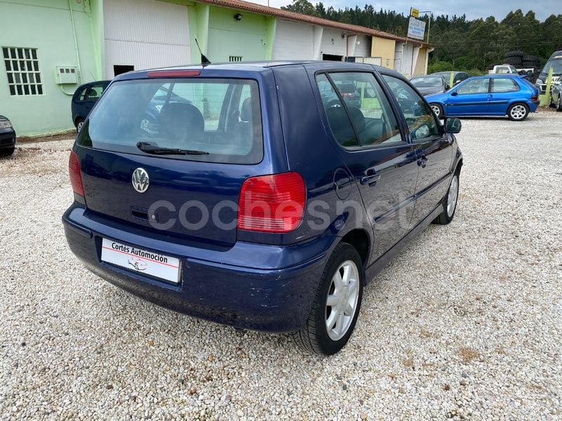 Usado VW Polo Conceptline 64 CV (47 kW) 2001 Azul Berlina