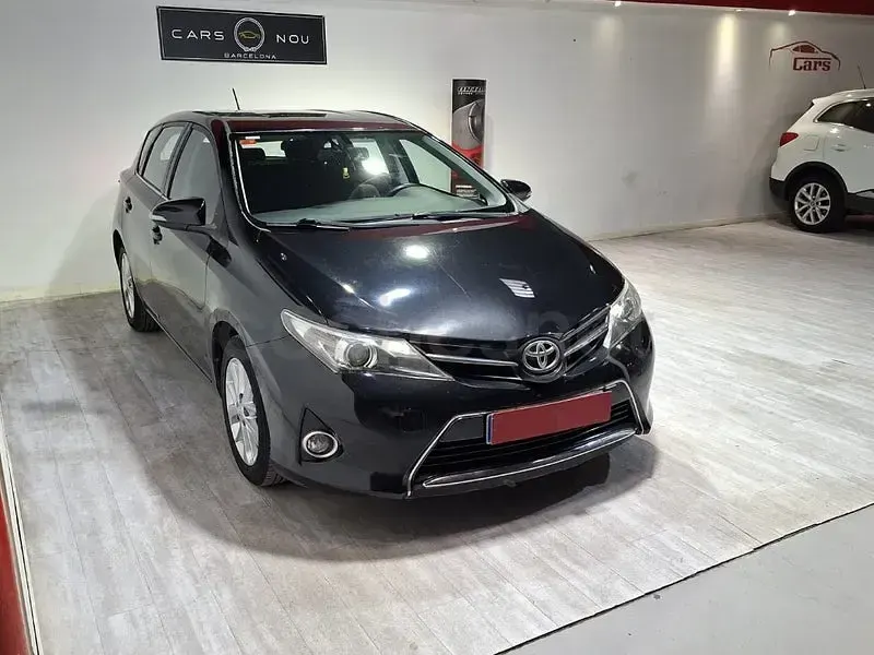 Begagnad Toyota Auris Active 132 HK (97 kW) 2013 Svart Sedan