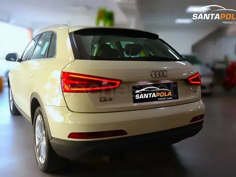 Usado Audi Q3 Ambiente 140 CV (102 kW) 2012 Blanco SUV